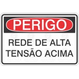 Rede de alta tensão acima